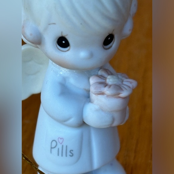 (1986) PRECIOUS MOMENTS "Angel of Mercy" Collectible 3" Figurine Ornament - Picture 2 of 8